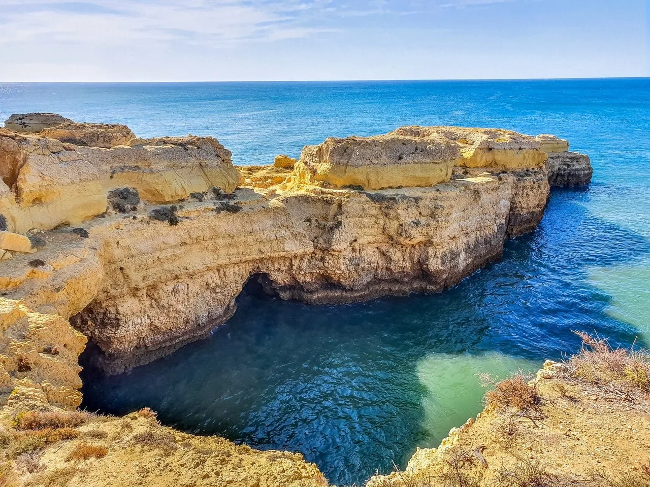 Falésias douradas da costa algarvia